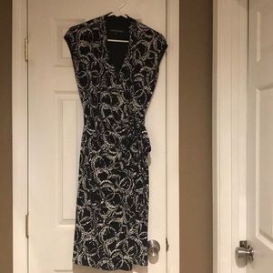 Black and white pattern wrap dress!